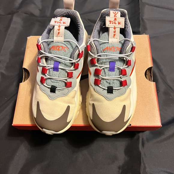 Nike Air Max 270 - Picture 4 of 7